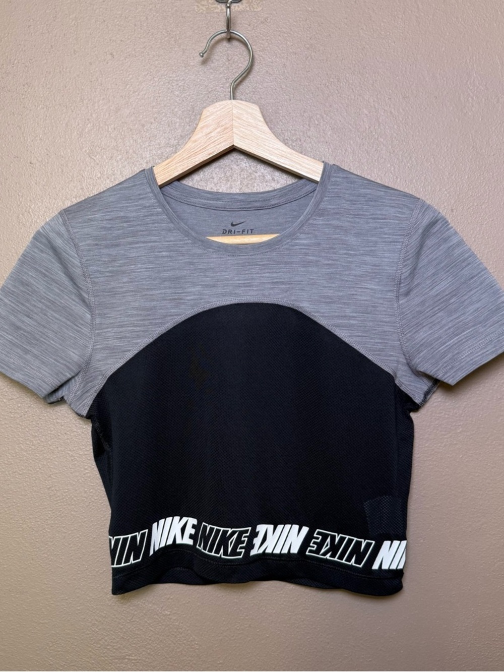 Nike Women's Pro Short Sleeve Crop Top - Gunsmoke/Heather Size Small - Picture 2 of 15
